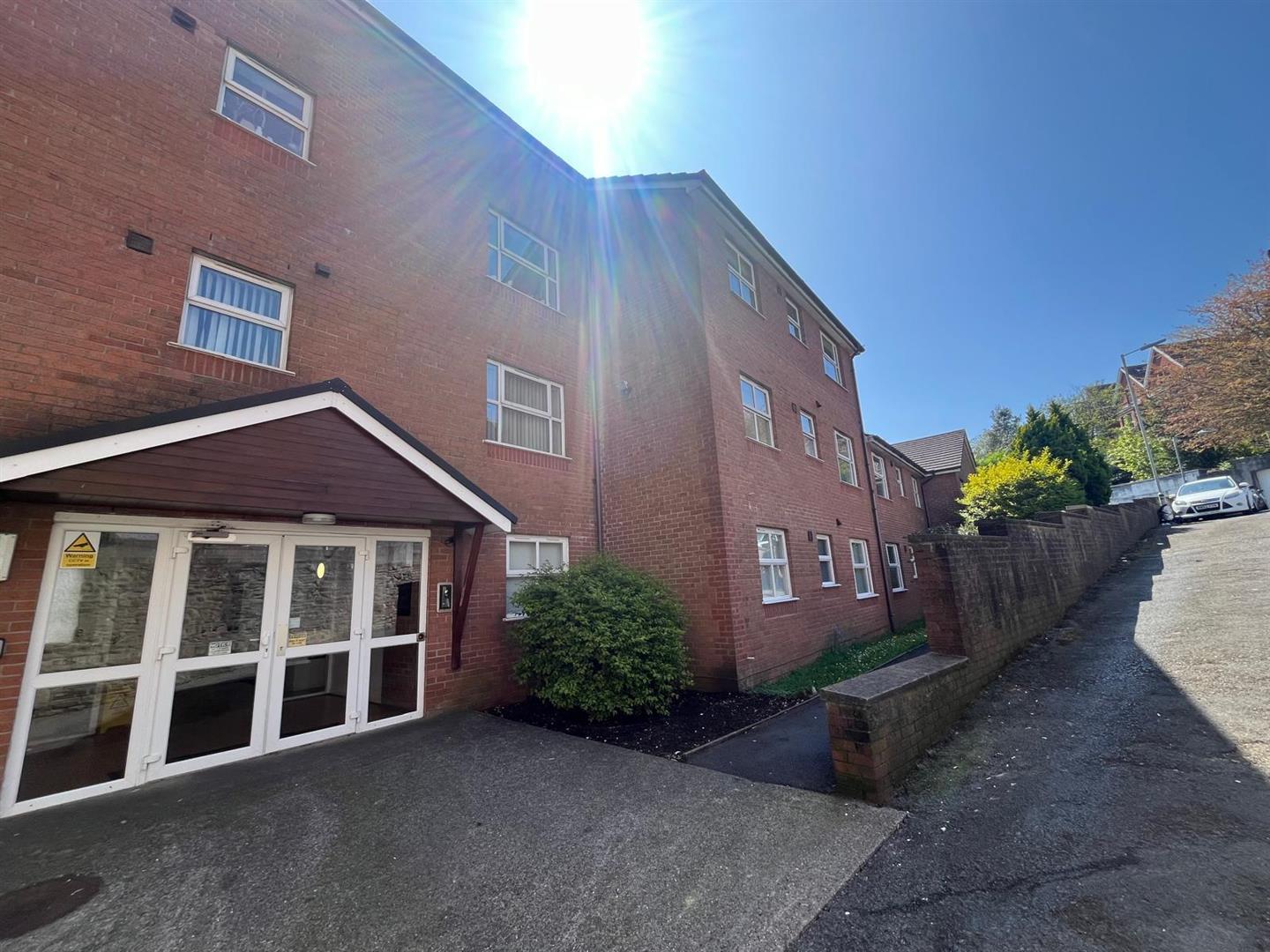 Dumbarton House Court , Bryn Y Mor Crescent, Swansea, SA1 4QX